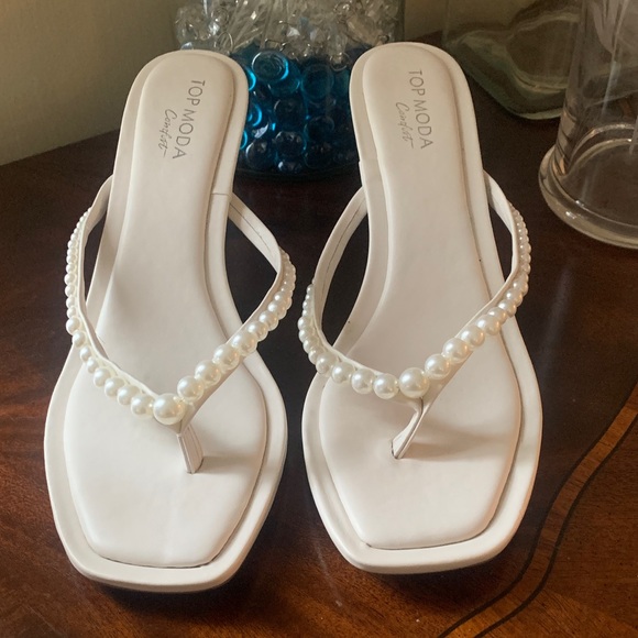 TOP Moda Pearl-Trim White Slide Sandals - Picture 8 of 9